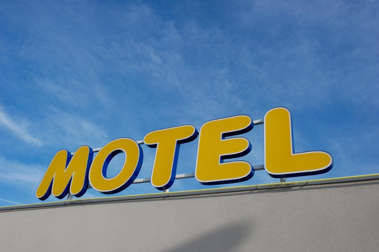Ace Hotel Travel Athee Sur Cher Bagian luar foto