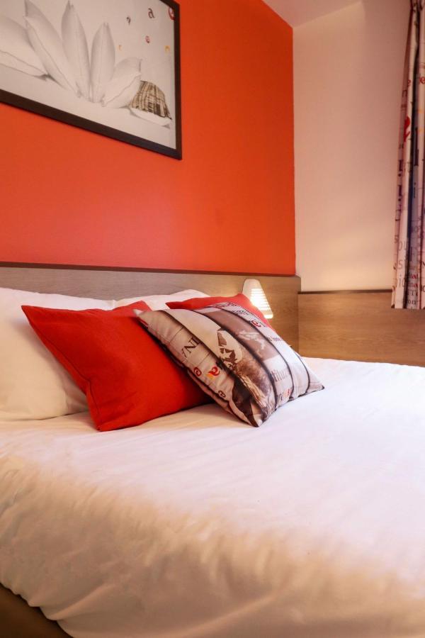 Ace Hotel Travel Athee Sur Cher Bagian luar foto